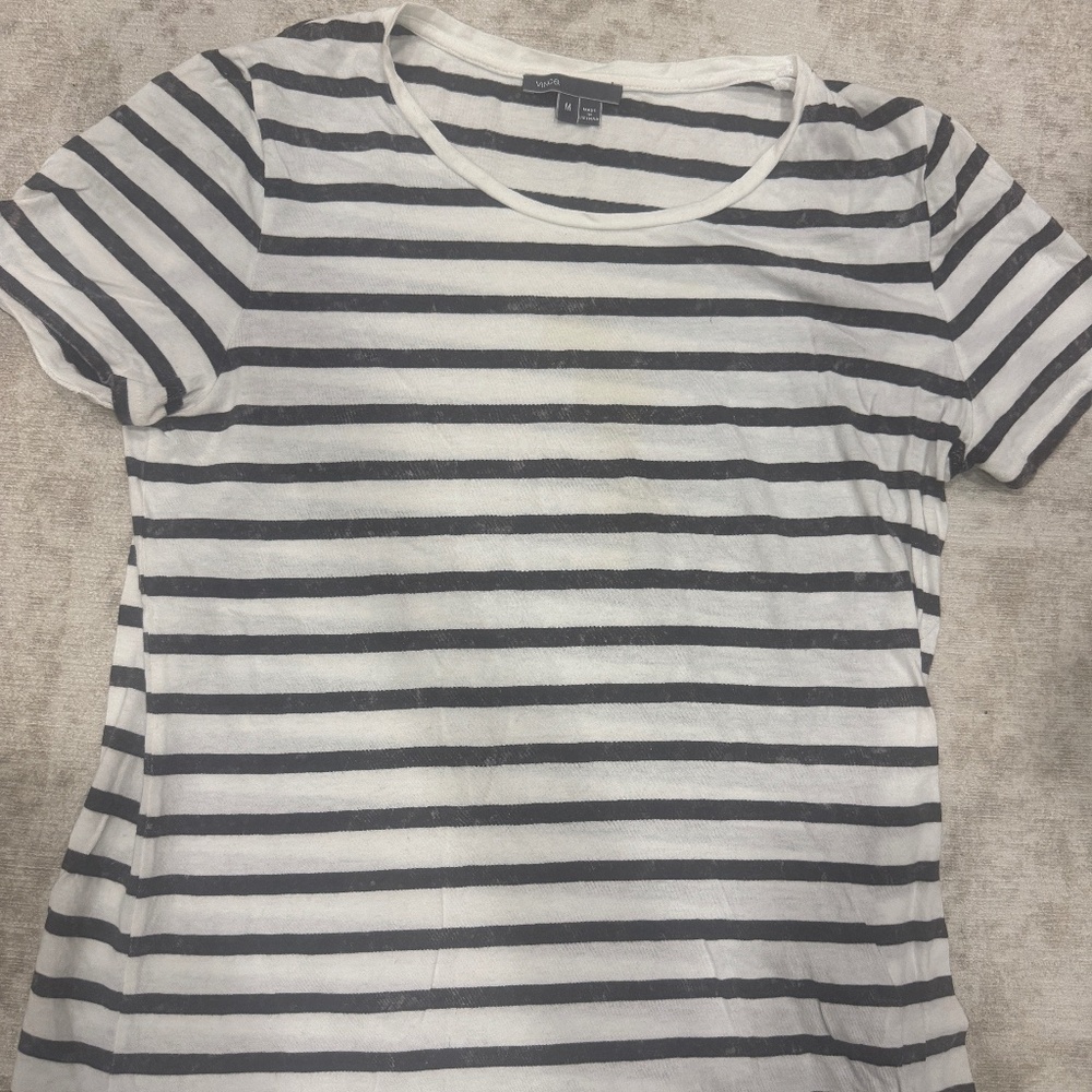 Vince Medium - black and white striped tee
